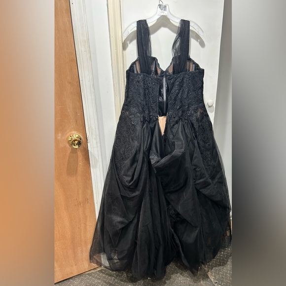 David’s bridal Black Embellished Wedding Gown - Picture 6 of 6